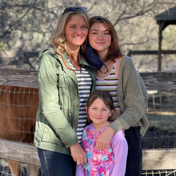 Meet your Posher, Kimberly - Picture 2 of 2